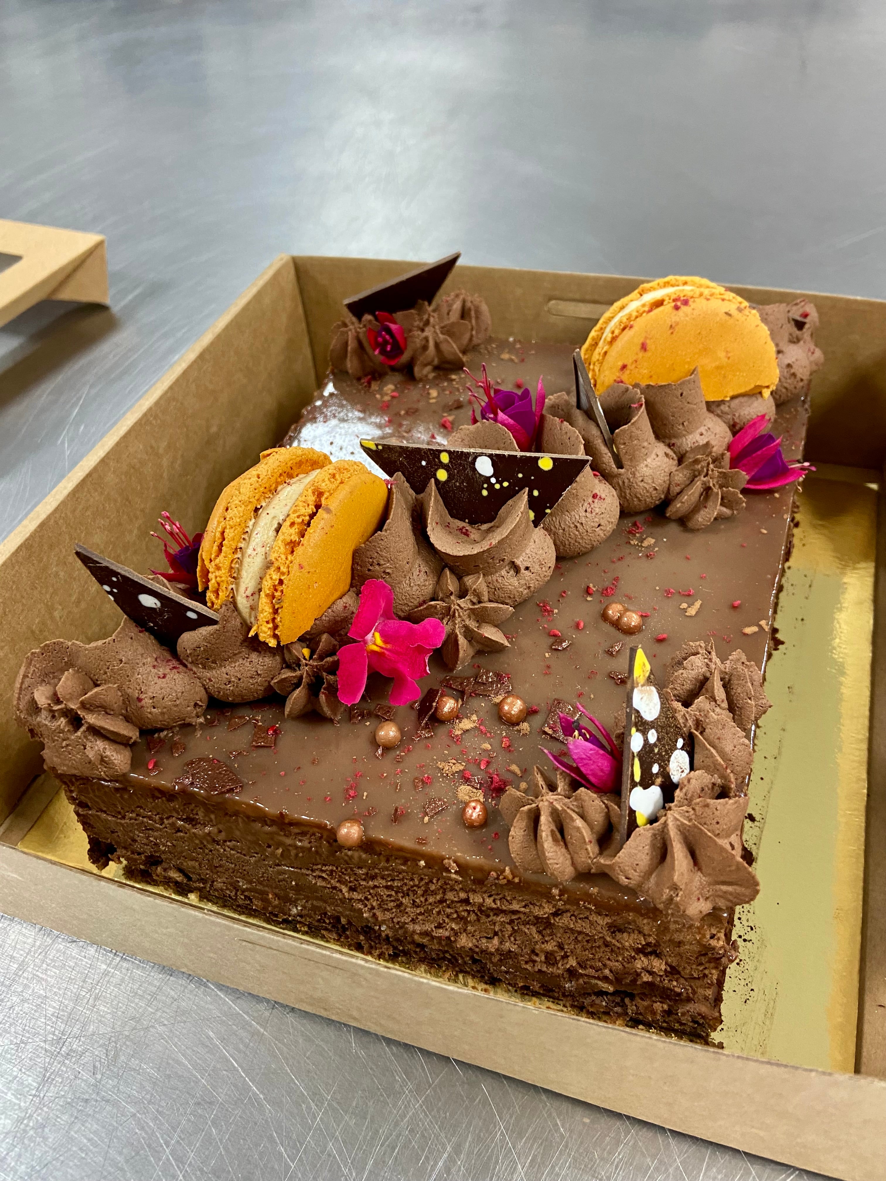 Ferrero Rocher Cake (Serves 8 people)