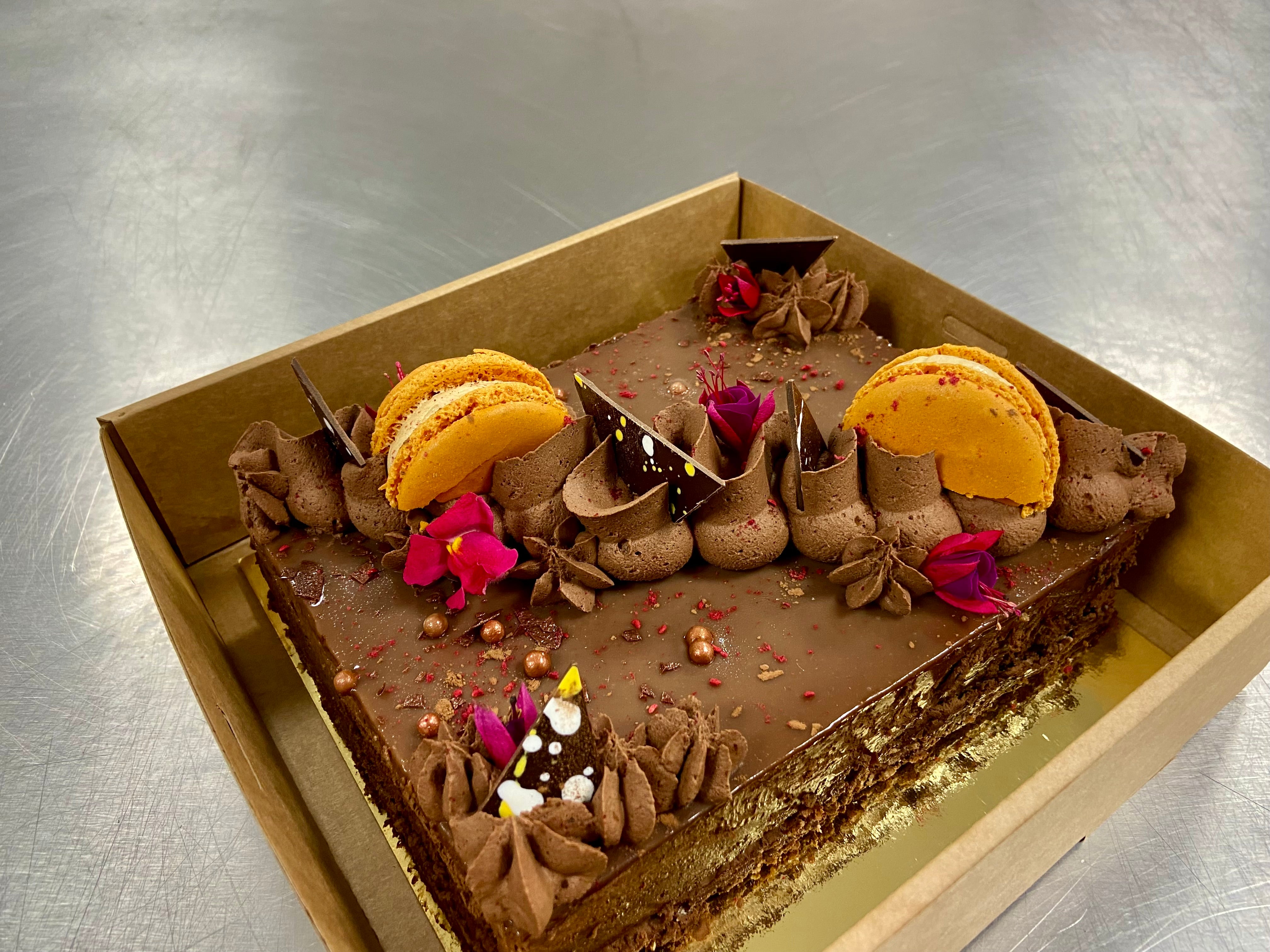 Ferrero Rocher Cake (Serves 8 people)