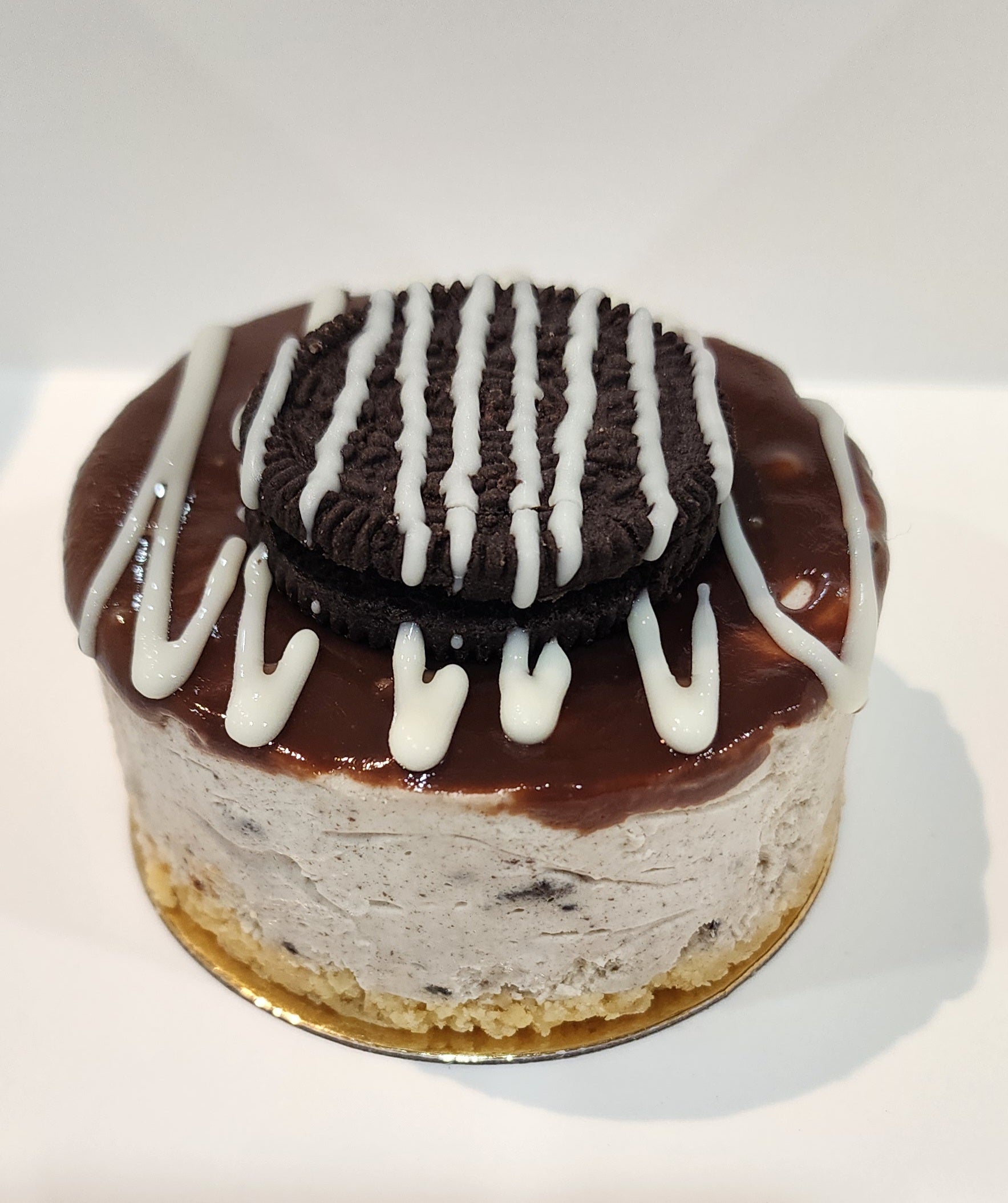 COOKIES & CREAM CHEESECAKE